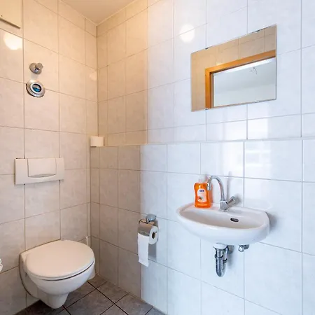 Workers Apartment in Emmerich - 3 Bedrooms - 6 Beds Apartment Emmerich